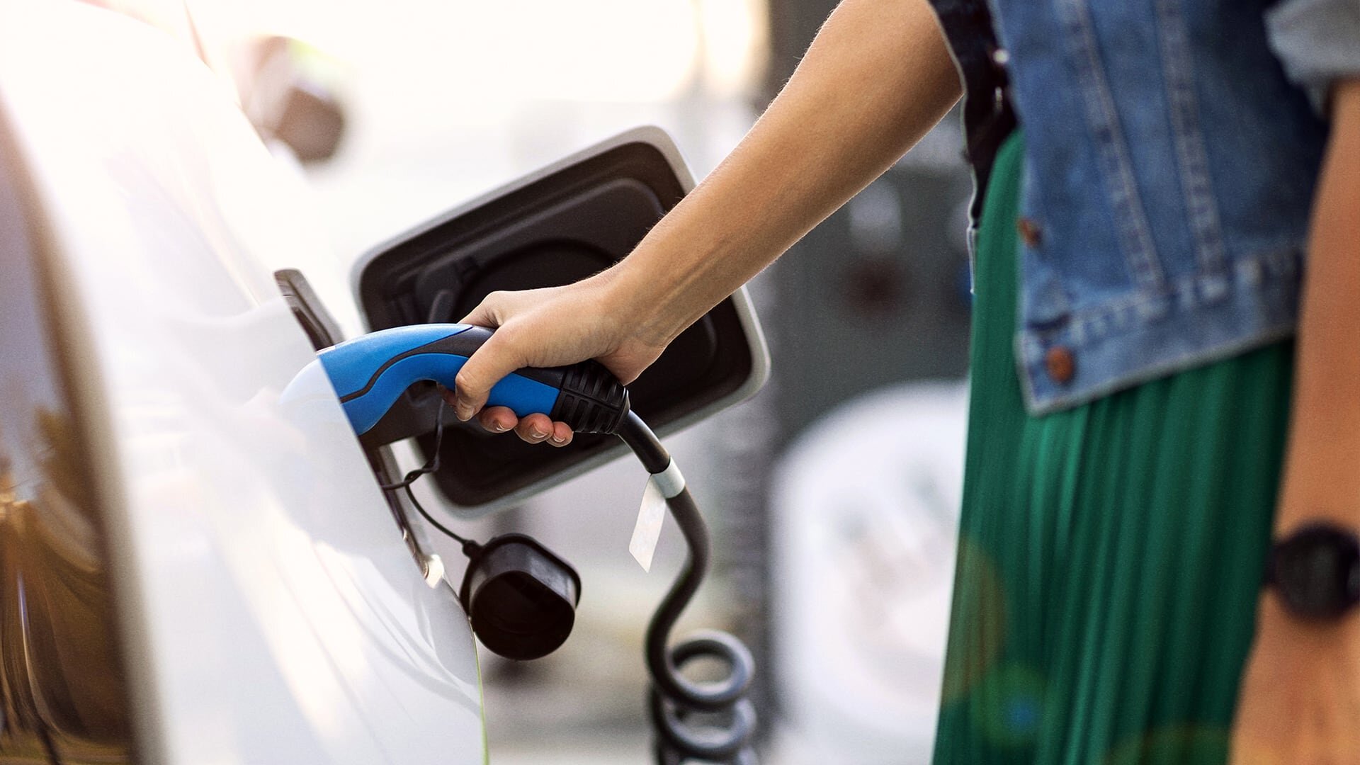 Elektromobilität mit 123energie - Unterwegs und zu Hause günstig laden