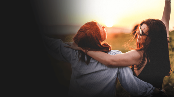 Teen Mädchen Blick auf den Sonnenuntergang | © iStock | StefaNikolic