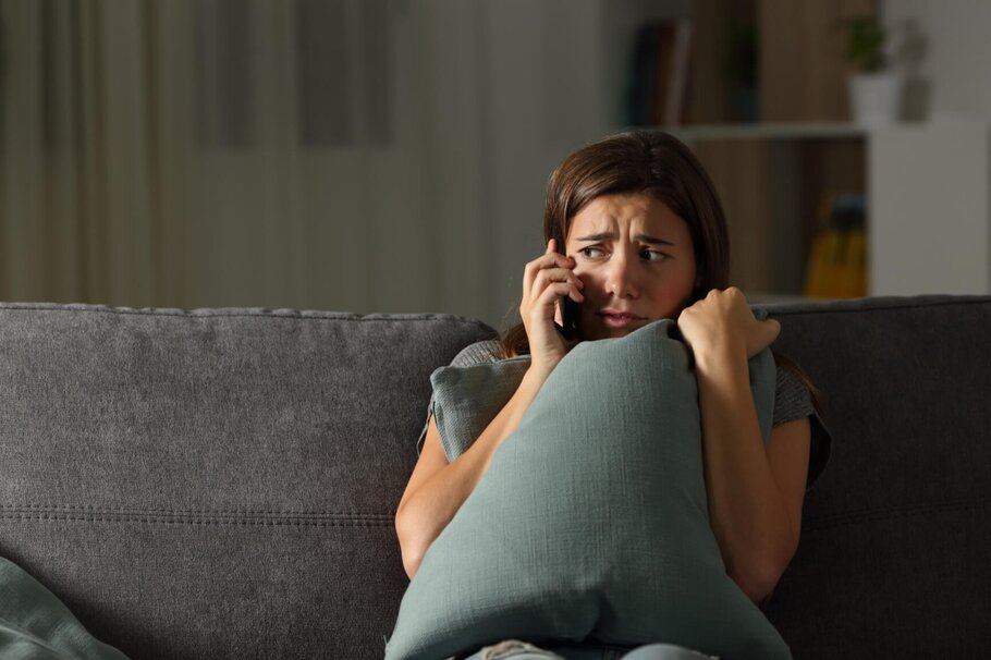Junger Frau wird nach Cold Call ein ungewollter Stromvertrag untergeschoben