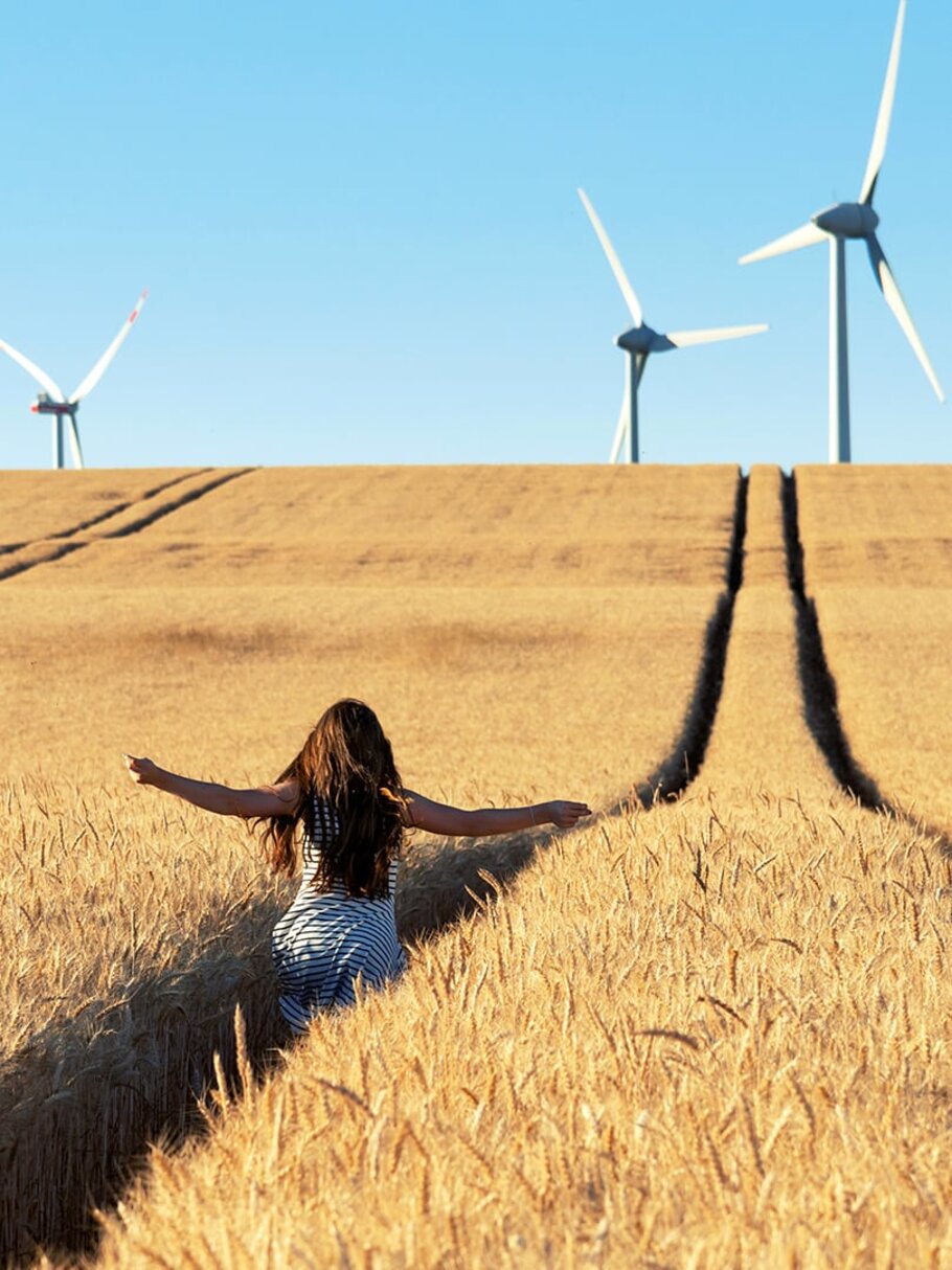 Feld, Bäume, Windrad, Kind, Frau, Mädchen, Getreide, Windkraftwerk, Windkraftanlage